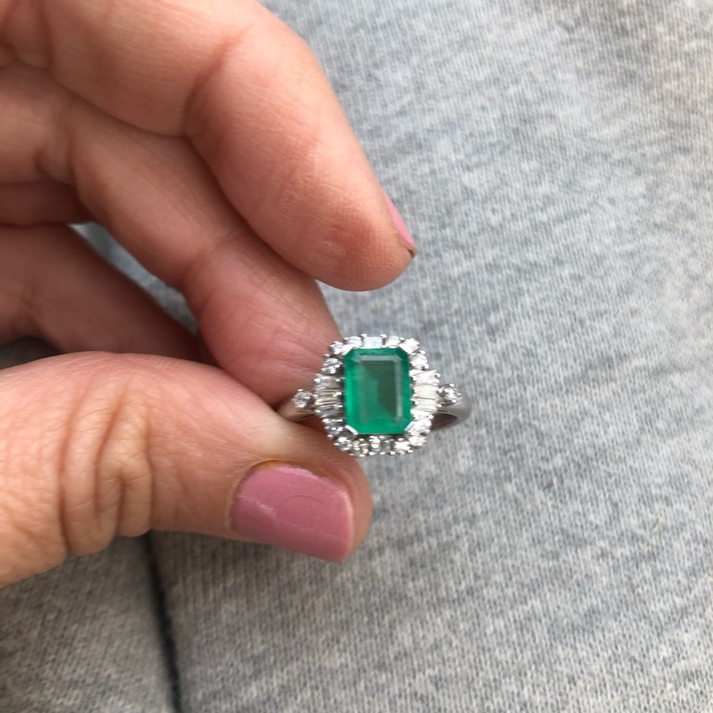 Diamond and emerald 14k white gold ring🌟